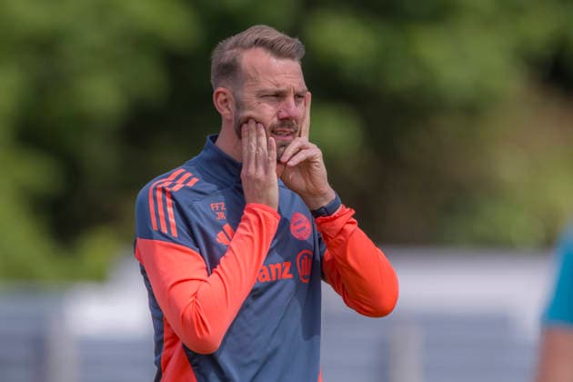 Ingolstadt, Deutschland 17. Mai 2026: 2. Frauen-Bundesliga - 2025 2026 - Sp. 26 - FC Ingolstadt 04 gegen FC Bayern München II Im Bild: Trainer Jerome Reisacher (FCB II) unzufrieden auf dem Spielfeld. Audi Sportpark Bayern Copyright: xFotostandx xSchäferx