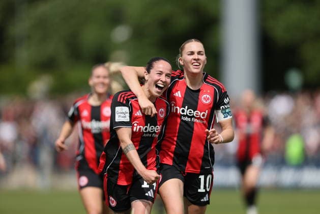 GER, Frankfurt, Eintracht Frankfurt vs Union Berlin, Google Pixel Bundesliga, Fussball, DFB, Spielzeit 2025 2026, Stadion am Brentanobad, 26. Spieltag im Bild v.l.: Geraldine Reuteler (Eintracht Frankfurt Frauen 14) erzielt das Tor zum 4:2, Tor, Jubel und Freude, Emotionen mit Laura Freigang (Eintracht Frankfurt Frauen 10) DFB DFL REGULATIONS PROHIBIT ANY USE OF PHOTOGRAPHS AS IMAGE SEQUENCES AND OR QUASI-VIDEO, 17.05.2026 Copyright: HMBxMedia HendrikxHamelau