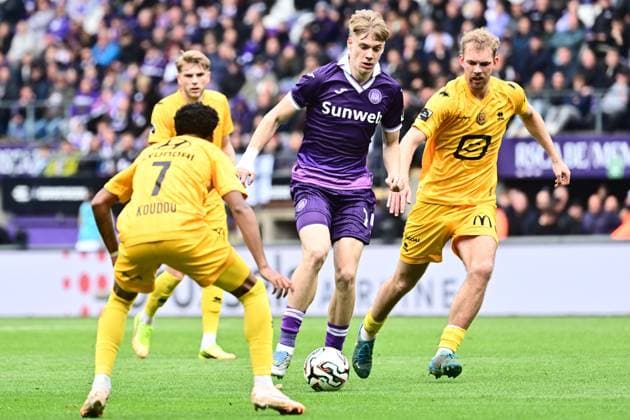 RSC Anderlecht v KV Mechelen - Jupiler Pro League Champions Play-Off ANDERLECHT, BELGIUM - MAY 17 : De Cat Nathan midfielder of RSC Anderlecht in action during the Jupiler Pro League Champions Play-Off match between RSC Anderlecht and KV Mechelen on May 17, 2026 in Anderlecht, Belgium, 17 05 2026 Anderlecht Belgium  Copyright: xPeterxDexVoechtx