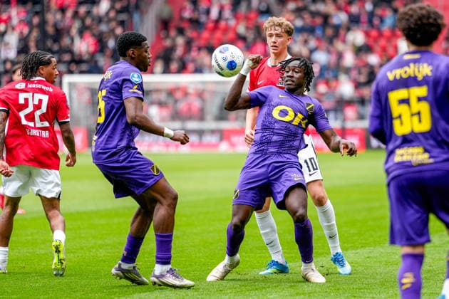 2026-05-17 AZ Alkmaar v NAC Breda - Dutch Eredivisie ALKMAAR, NETHERLANDS - MAY 17: Moussa Soumano of NAC Breda, Sven Mijnans of AZ Alkmaar during the Dutch Eredivisie match between AZ Alkmaar and NAC Breda at AFAS Stadion on May 17, 2026 in Alkmaar, Netherlands. Alkmaar AFAS Stadion Netherlands Content not available for redistribution in The Netherlands directly or indirectly through any third parties. Copyright: xEdxvanxdexPolx