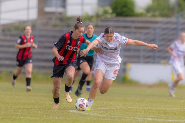 Ingolstadt, Deutschland 17. Mai 2026: 2. Frauen-Bundesliga - 2025 2026 - Sp. 26 - FC Ingolstadt 04 gegen FC Bayern München II Im Bild: v. li. im Zweikampf Emma Kusch (FCI) und Scarlett Kraus (FCB II) Audi Sportpark Bayern Copyright: xFotostandx xSchäferx
