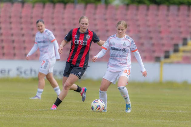 Ingolstadt, Deutschland 17. Mai 2026: 2. Frauen-Bundesliga - 2025 2026 - Sp. 26 - FC Ingolstadt 04 gegen FC Bayern München II Im Bild: v. li. im Zweikampf Nina Penzkofer (FCI) und Greta Hünten Huenten (FCB II) Audi Sportpark Bayern Copyright: xFotostandx xSchäferx