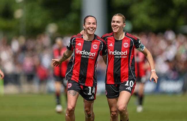 GER, Frankfurt, Eintracht Frankfurt vs Union Berlin, Google Pixel Bundesliga, Fussball, DFB, Spielzeit 2025 2026, Stadion am Brentanobad, 26. Spieltag im Bild: Geraldine Reuteler (Eintracht Frankfurt Frauen 14) erzielt das Tor zum 4:2, Tor, Jubel und Freude, Emotionen mit Laura Freigang (Eintracht Frankfurt Frauen 10) DFB DFL REGULATIONS PROHIBIT ANY USE OF PHOTOGRAPHS AS IMAGE SEQUENCES AND OR QUASI-VIDEO, 17.05.2026 Copyright: HMBxMedia HendrikxHamelau