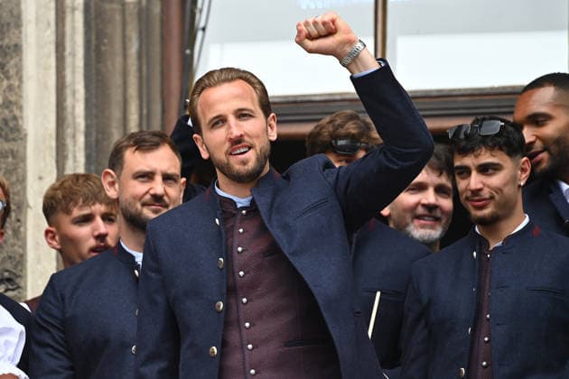 Harry KANE (Bayern Muenchen) ballt die Faust, Meisterfeier FC Bayern Muenchen auf dem Rathausbalkon auf dem Marienplatz in Muenchen am 17.05.2026. Fussball 1. Bundesliga Saison 2025 2026, 34.Spieltag,