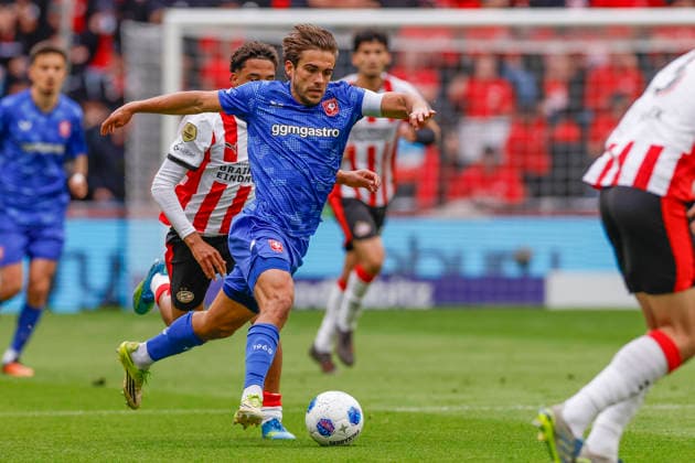 2026-05-17 PSV v FC Twente - Dutch Eredivisie EINDHOVEN, NETHERLANDS - MAY 17: Bart van Rooij of FC Twente during the Dutch Eredivisie match between PSV and FC Twente at Philips Stadion on May 17, 2026 in Eindhoven, Netherlands. Eindhoven Philips Stadion Netherlands Content not available for redistribution in The Netherlands directly or indirectly through any third parties. Copyright: xBenxGalx