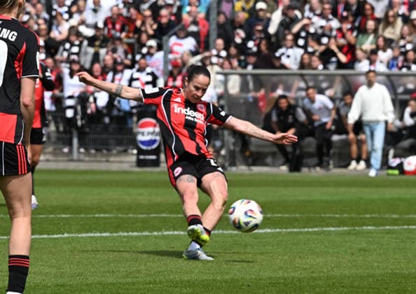 17.05.2026, xsltx, Fussball Google Pixel Frauen-Bundesliga, Eintracht Frankfurt - 1.FC Union Berlin v.l. GÃ raldine Reuteler (Eintracht Frankfurt) trifft zum 4:2 für Frankfurt (DFL DFB REGULATIONS PROHIBIT ANY USE OF PHOTOGRAPHS as IMAGE SEQUENCES and or QUASI-VIDEO)