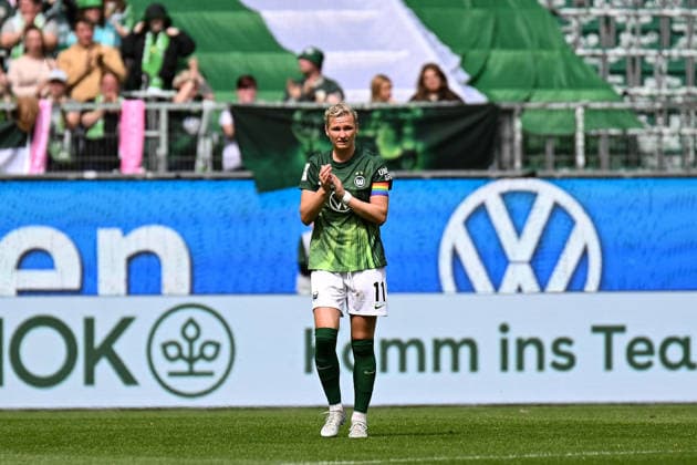 Fußball I Frauen I Saison 2025-2026 I Bundesliga I 26. Spieltag I VfL Wolfsburg - 1. FC Nürnberg I 17.05.2026 Alexandra Popp (11, VfL Wolfsburg) wird ausgewechselt und unter Beifall verabschiedet Freisteller, Nahaufnahme, Porträt, Portrait, Einzelfoto, Einzelbild, Körper Wolfsburg Volkswagen Arena Niedersachsen Deutschland Copyright: xLobeca InesxHähnelx