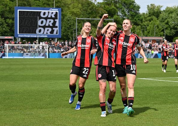 17.05.2026, xsltx, Fussball Google Pixel Frauen-Bundesliga, Eintracht Frankfurt - 1.FC Union Berlin v.l. GÃ raldine Reuteler (Eintracht Frankfurt) trifft zum 4:2 für Frankfurt und jubelt in ihrem letzten Spiel für die SGE, li. Nadine Riesen (Eintracht Frankfurt) und re. Laura Freigang (Eintracht Frankfurt) (DFL DFB REGULATIONS PROHIBIT ANY USE OF PHOTOGRAPHS as IMAGE SEQUENCES and or QUASI-VIDEO)