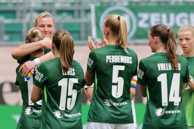 17.05.2026, xgrfx, Fussball Google Pixel Frauen-Bundesliga, VfL Wolfsburg - 1.FC Nürnberg v.l. Auswechslung, Alexandra Popp (VfL Wolfsburg) (DFL DFB REGULATIONS PROHIBIT ANY USE OF PHOTOGRAPHS as IMAGE SEQUENCES and or QUASI-VIDEO) Wolfsburg