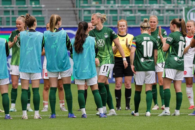 17.05.2026, xgrfx, Fussball Google Pixel Frauen-Bundesliga, VfL Wolfsburg - 1.FC Nürnberg v.l. Auswechslung, Alexandra Popp (VfL Wolfsburg) (DFL DFB REGULATIONS PROHIBIT ANY USE OF PHOTOGRAPHS as IMAGE SEQUENCES and or QUASI-VIDEO) Wolfsburg