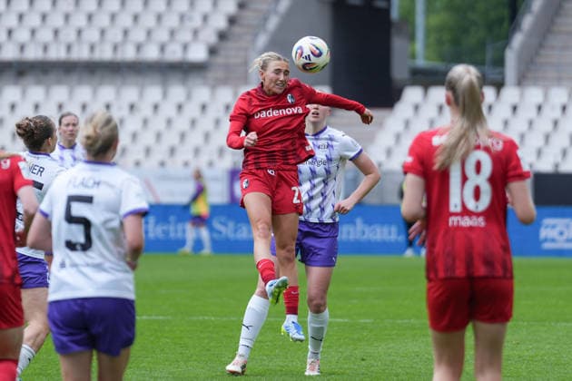 Sophie Nachtigall (SC Freiburg, 27) Kopfball , Deutschland, Fussball, GooglePixel Frauen-Bundesliga, 26.Spieltag, 2025 2026, SGS Essen vs. SC Freiburg, 17.05.2026, Stadion an der Hafenstraße, Essen Essen Stadion an der Hafenstraße Nordrhein-Westfalen Deutschland Copyright: xArnexAmbergx