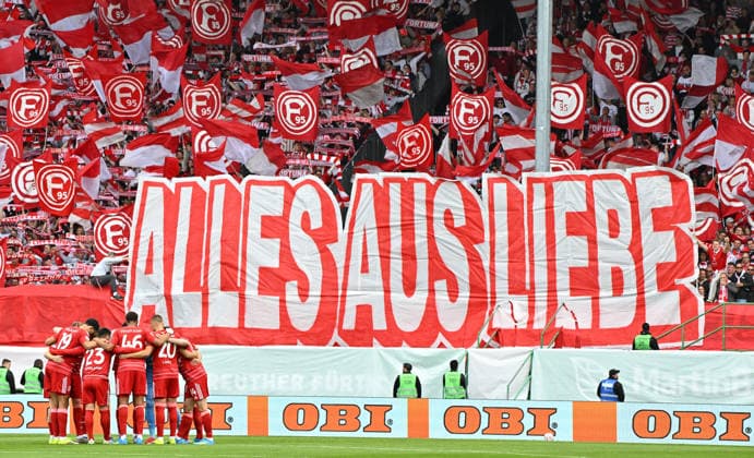 17.05.2026 - Fussball - Saison 2025 2026 - 2. Fussball - Bundesliga - 34. Spieltag: SpVgg Greuther Fürth ( Kleeblatt ) - Fortuna Düsseldorf - Sportfoto Zink MeZi - xmexzix - DFL regulations prohibit any use of photographs as image sequences and or quasi-video - only for editorial use - Teamkreis Mannschaft Team Düsseldorf vor Spielbeginn