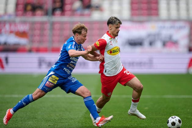 Salzburg, Österreich 17. Mai 2026: Admiral Bundesliga - 2025 2026 - Sp. 32 - FC Red Bull Salzburg gegen TSV Egger Glas Hartberg Im Bild: v. li. im Zweikampf Fabian Wilfinger (TSV), Kerim Alajbegovic (RB) Red Bull Arena *** Salzburg, Austria 17 May 2026 Admiral Bundesliga 2025 2026 Sp 32 FC Red Bull Salzburg vs TSV Egger Glas Hartberg In the picture from left in a duel Fabian Wilfinger TSV , Kerim Alajbegovic RB Red Bull Arena Copyright: xFotostandx xWassmuthx