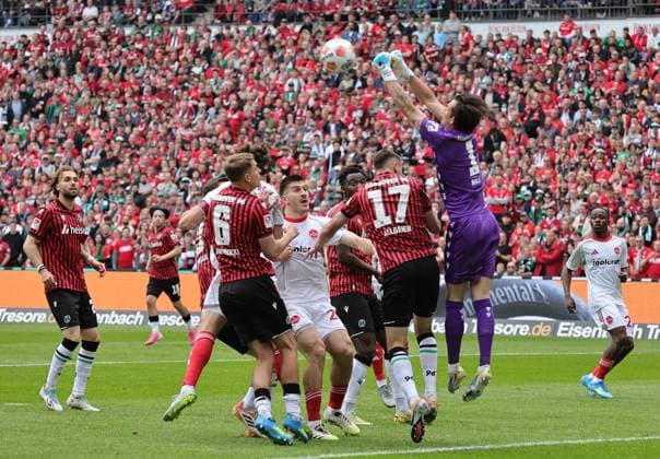 Sport Bilder des Tages 17.05.2026 - Fussball - Saison 2024 2025 - 2. Fussball - Bundesliga - 34. Spieltag: Hannover 96 H96 - 1. FC Nürnberg FCN ( Club ) - Sportfoto Zink DaMa - xdaxmax - DFL regulations prohibit any use of photographs as image sequences and or quasi-video - only for editorial use - Nahuel Noll (1, Hannover 96 H96 ) faustet Ball weg *** 17 05 2026 Soccer Season 2024 2025 2 Soccer Bundesliga 34 Matchday Hannover 96 H96 1 FC Nürnberg FCN Club Sportfoto Zink DaMa xdaxmax DFL regulations prohibit any use of photographs as image sequences and or quasi video only for editorial use Nahuel Noll 1, Hannover 96 H96 faustet Ball weg