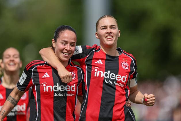 GER, Frankfurt, Eintracht Frankfurt vs Union Berlin, Google Pixel Bundesliga, Fussball, DFB, Spielzeit 2025 2026, Stadion am Brentanobad, 26. Spieltag im Bild: Geraldine Reuteler (Eintracht Frankfurt Frauen 14), Tor, Jubel und Freude, Emotionen mit Laura Freigang (Eintracht Frankfurt Frauen 10) im letzten Spiel DFB DFL REGULATIONS PROHIBIT ANY USE OF PHOTOGRAPHS AS IMAGE SEQUENCES AND OR QUASI-VIDEO, 17.05.2026 Copyright: HMBxMedia HendrikxHamelau