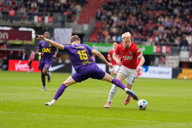 ALKMAAR , 17-05-2026 , AFAS stadium , season 2025 2026 , Dutch Eredivisie football , match between AZ and NAC Breda , Picture shows NAC Breda player Enes Mahmutovic and AZ player Mexx Meerdink AZ - NAC  x203759119x Copyright: