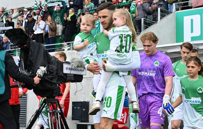 17.05.2026 - Fussball - Saison 2025 2026 - 2. Fussball - Bundesliga - 34. Spieltag: SpVgg Greuther Fürth ( Kleeblatt ) - Fortuna Düsseldorf - Sportfoto Zink - xwoxzix - DFL regulations prohibit any use of photographs as image sequences and or quasi-video - only for editorial use - Branimir Hrgota (10, SpVgg Greuther Fürth ) läuft ein