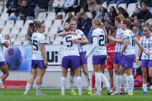 Jacqueline Meißner Jacqueline Meissner (SGS Essen, 16) wird unter Tränen ausgewechselt , Deutschland, Fussball, GooglePixel Frauen-Bundesliga, 26.Spieltag, 2025 2026, SGS Essen vs. SC Freiburg, 17.05.2026, Stadion an der Hafenstraße, Essen Essen Stadion an der Hafenstraße Nordrhein-Westfalen Deutschland Copyright: xArnexAmbergx