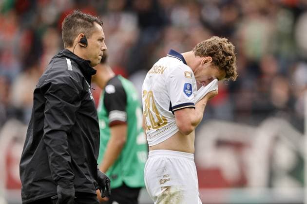 NIJMEGEN - Eus Waayers of Go Ahead Eagles is injured during the Dutch Eredivisie match between NEC Nijmegen and Go Ahead Eagles at De Goffert on May 17, 2026 in Nijmegen, the Netherlands. BART STOUTJESDIJK ANP Eredivisie 2025-2026 xVIxANPxSportx xxANPxIVx 558545617 originalFilename: 558545617.jpg