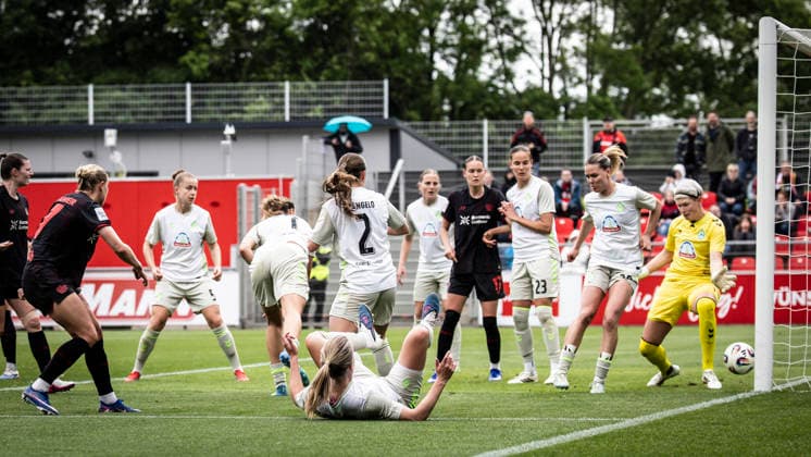 LEVERKUSEN, 17.05.2026 - Cornelia Kramer (Bayer 04 Leverkusen, 7) trifft zum 1:2 während der Begegnung Bayer 04 Leverkusen - Werder Bremen an Spieltag 26 der Google Pixel Frauen-Bundesliga am 17.05.2026 im Ulrich-Haberland-Stadion in Leverkusen (Nordrhein-Westfalen). DFL REGULATIONS PROHIBIT ANY USE OF PHOTOGRAPHS AS IMAGE SEQUENCES AND OR QUASI-VIDEO. Nordrhein-Westfalen Deutschland Copyright: xAxelxKohringx