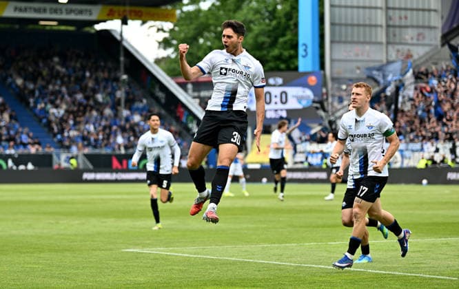 17.05.2026, xfux, Fussball 2.Bundesliga, SV Darmstadt 98 - SC Paderborn 07 v.l. Torschuetze Torschütze Stefano Marino (SC Paderborn) Torjubel, Jubel, Goal celebration, celebrate the goal zum 0:1 jubelnd bejubelt jubelt jubeln Jubel, Laurin Curda (SC Paderborn) (DFL DFB REGULATIONS PROHIBIT ANY USE OF PHOTOGRAPHS as IMAGE SEQUENCES and or QUASI-VIDEO) Darmstadt