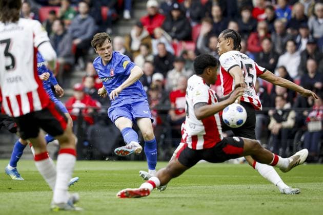 EINDHOVEN - Sondre Orjasaeter of FC Twente scores the equalizer during the Dutch Eredivisie match between PSV and FC Twente at the Philips Stadium on May 17, 2026 in Eindhoven, the Netherlands. BAS CZERWINSKI ANP Eredivisie 2025-2026 xVIxANPxSportx xxANPxIVx 558545827 originalFilename: 558545827.jpg
