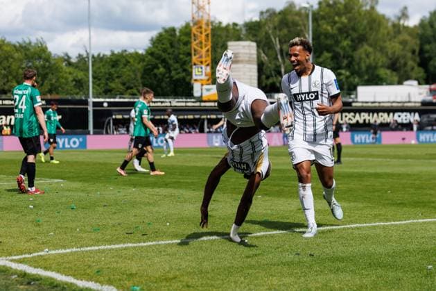 David Ngabi Mokwa (SV 07 Elversberg) bejubelt den Treffer zum 2:0 mit Bambase Conte (SV 07 Elversberg), SV Elversberg vs SC Preussen Muenster, Fussball, 2. Bundesliga, 34. Spieltag, Saison 2025 2026, 17.05.2026 DFB regulations prohibit any use of photographs as image sequences and or quasi-video. SV Elversberg vs SC Preussen Muenster, Fussball, 2. Bundesliga, 34. Spieltag, Saison 2025 2026, 17.05.2026 Copyright: xEibner-Pressefoto AlexanderxNeisx EP_ANS