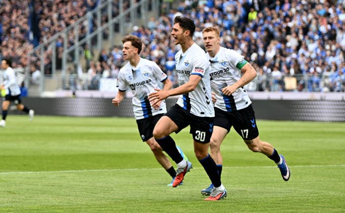 17.05.2026, xfux, Fussball 2.Bundesliga, SV Darmstadt 98 - SC Paderborn 07 v.l. Torschuetze Torschütze Stefano Marino (SC Paderborn) Torjubel, Jubel, Goal celebration, celebrate the goal zum 0:1 jubelnd bejubelt jubelt jubeln Jubel, Laurin Curda (SC Paderborn) (DFL DFB REGULATIONS PROHIBIT ANY USE OF PHOTOGRAPHS as IMAGE SEQUENCES and or QUASI-VIDEO) Darmstadt