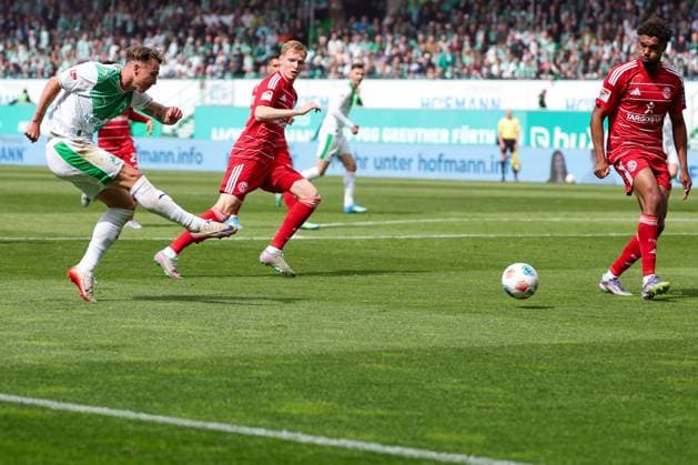 Felix Klaus 30 (Spvgg Greuther Fuerth) mit seinem zweiten Tor zum 2:0, SpVgg Greuther Fuerth vs. Fortuna Duesseldorf, Fussball, Maenner, 2. Bundesliga, DFL, Saison 2025 2026, 34. Spieltag, Rueckrunde, 17.05.2026 DFB regulations prohibit any use of photographs as image sequences and or quasi-video Fuerth Bayern Deutschland