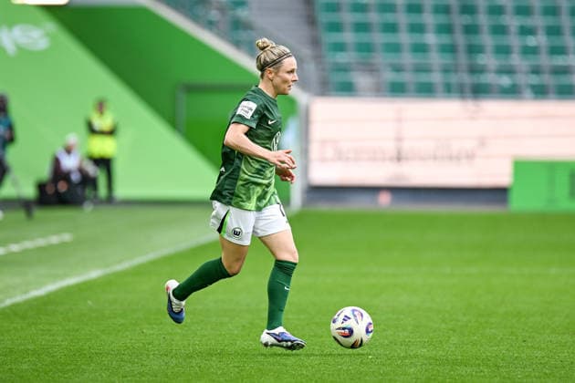 Fußball I Frauen I Saison 2025-2026 I Bundesliga I 26. Spieltag I VfL Wolfsburg - 1. FC Nürnberg I 17.05.2026 Svenja Huth (10, VfL Wolfsburg) mit Ball Freisteller, Nahaufnahme, Porträt, Portrait, Einzelfoto, Einzelbild, Körper Wolfsburg Volkswagen Arena Niedersachsen Deutschland Copyright: xLobeca InesxHähnelx