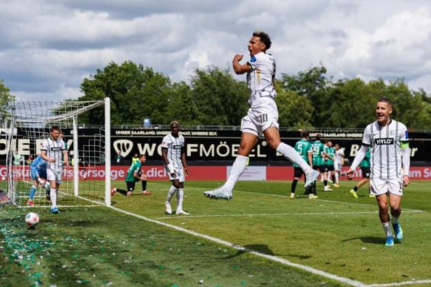 Bambase Conte (SV 07 Elversberg), bejubelt den Treffer zum 1:0, SV Elversberg vs SC Preussen Muenster, Fussball, 2. Bundesliga, 34. Spieltag, Saison 2025 2026, 17.05.2026 DFB regulations prohibit any use of photographs as image sequences and or quasi-video. SV Elversberg vs SC Preussen Muenster, Fussball, 2. Bundesliga, 34. Spieltag, Saison 2025 2026, 17.05.2026 Copyright: xEibner-Pressefoto AlexanderxNeisx EP_ANS