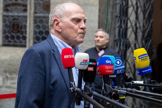 Munich, Bavaria, Germany May 17, 2026: Soccer: FC Bayern Munich™s championship celebration on the City Hall balcony and at Marienplatz in Munich following their victory in the 2025 2026 Bundesliga season. Uli Hoeneß (FC Bayern Honorary President)