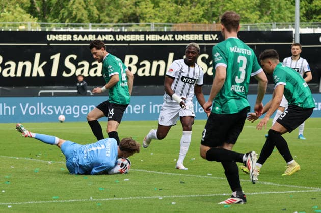 17.05.2026, Fussball, Herren, 2. Bundesliga, Saison 2025 2026, SV 07 Elversberg SC Preußen Münster, David Mokwa (SV 07 Elversberg), Johannes Schenk (SC Preußen Münster), Charalambos Makridis (SC Preußen Münster), Paul Jaeckel (SC Preußen Münster) Elversberg Ursapharm-Arena an der Kaiserlinde Saarland Deutschland (DEU) Copyright: xSebastianxBachx