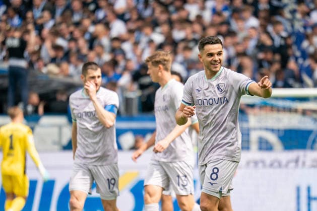 17.05.2026, xdaymx, Fussball 2.Bundesliga, Karlsruher SC - VfL Bochum, Torjubel mit der Mannschaft mit dem Torschützen zum 1:0 von Kjell Wätjen (VfL Bochum) (DFL DFB REGULATIONS PROHIBIT ANY USE OF PHOTOGRAPHS as IMAGE SEQUENCES and or QUASI-VIDEO) Karlsruhe
