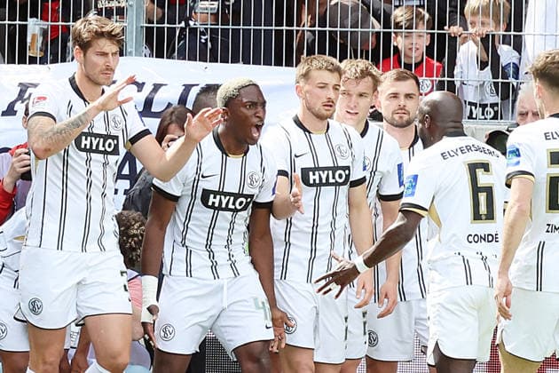 17.05.2026, xrekx, Fussball 2.Bundesliga, SV Elversberg - Preußen Münster v.l. Torjubel nach dem Tor zum celebrating the goal celebrate 2:0 durch David Mokwa (SV 07 Elversberg) (DFL DFB REGULATIONS PROHIBIT ANY USE OF PHOTOGRAPHS as IMAGE SEQUENCES and or QUASI-VIDEO) Elversberg