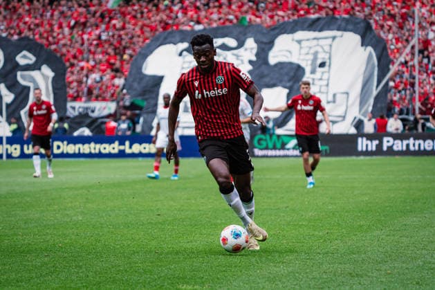 2. Bundesliga: Hannover 96 vs. 1. FC Nürnberg, 17.05.2026 Mustapha Bundu (Hannover 96, 7) am Ball; Fußball, 2. Bundesliga, 34. Spieltag: Hannover 96 vs. 1. FC Nürnberg am 17.05.2026 in der Heinz von Heiden Arena, Hannover DFL REGULATIONS PROHIBIT ANY USE OF PHOTOGRAPHS AS IMAGE SEQUENCES AND OR QUASI-VIDEO.