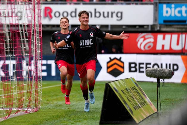 Eredivisie: Sparta Rotterdam v Excelsior Rotterdam Rotterdam - Noah Naujoks of Excelsior Rotterdam celebrating the 1-3 with Gyan de Regt of Excelsior Rotterdam during the competition round of the eredivisie season. The match is set between Sparta Rotterdam and Excelsior Rotterdam at Het Kasteel on 17 May 2026 in Rotterdam, The Netherlands. ( Nick Koole) Copyright: xNickxKoolex