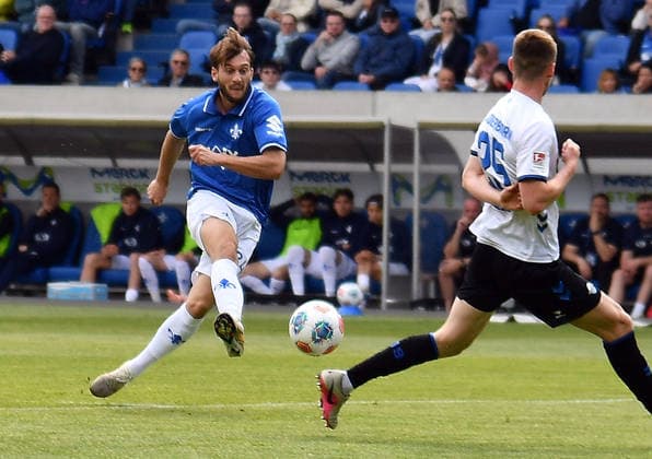 17.05.2026, xhbx, Fussball 2.Bundesliga, SV Darmstadt 98 - SC Paderborn 07 v.l. Killian Corredor (SV Darmstadt 98), Tjark Scheller (SC Paderborn 07) (DFL DFB REGULATIONS PROHIBIT ANY USE OF PHOTOGRAPHS as IMAGE SEQUENCES and or QUASI-VIDEO) Darmstadt