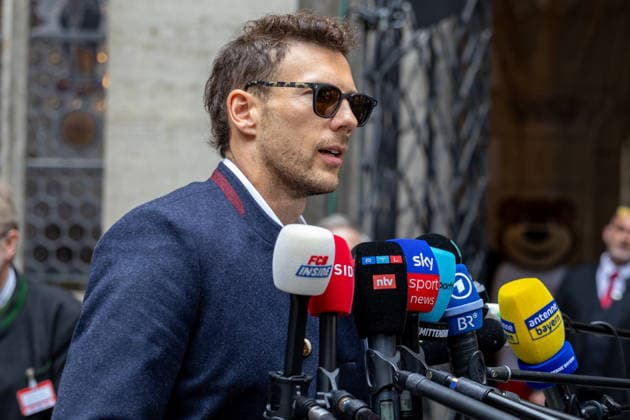 Munich, Bavaria, Germany May 17, 2026: Soccer: FC Bayern Munich™s championship celebration on the City Hall balcony and at Marienplatz in Munich following their victory in the 2025 2026 Bundesliga season. Leon Goretzka (FC Bayern Munich) being interviewed, single frame