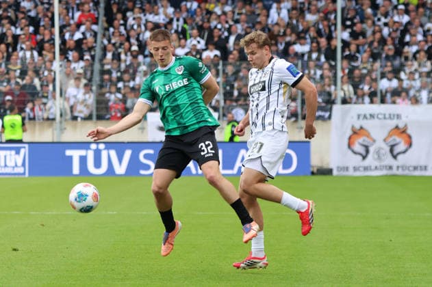 17.05.2026, Fussball, Herren, 2. Bundesliga, Saison 2025 2026, SV 07 Elversberg SC Preußen Münster, Lasse Günther (SV 07 Elversberg), Tobias Raschl (SC Preußen Münster) Elversberg Ursapharm-Arena an der Kaiserlinde Saarland Deutschland (DEU) Copyright: xSebastianxBachx