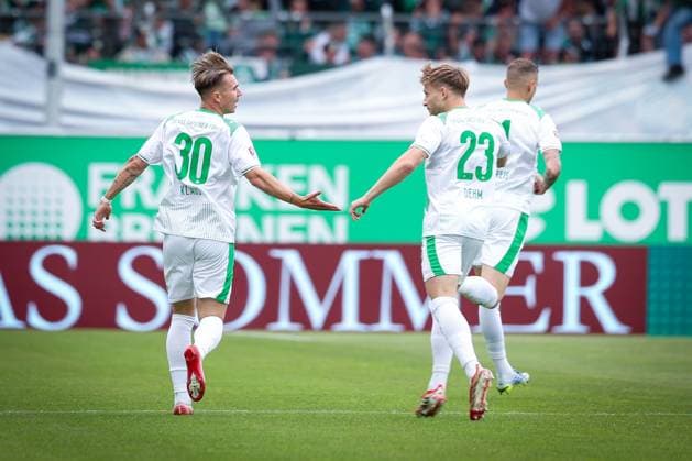 Felix Klaus 30 (Spvgg Greuther Fuerth) jubelt mit Jannik Dehm 23 (Spvgg Greuther Fuerth) nach dem 1:0, SpVgg Greuther Fuerth vs. Fortuna Duesseldorf, Fussball, Maenner, 2. Bundesliga, DFL, Saison 2025 2026, 34. Spieltag, Rueckrunde, 17.05.2026 DFB regulations prohibit any use of photographs as image sequences and or quasi-video Fuerth Bayern Deutschland
