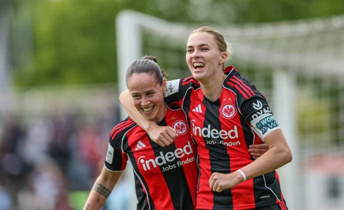 GER, Frankfurt, Eintracht Frankfurt vs Union Berlin, Google Pixel Bundesliga, Fussball, DFB, Spielzeit 2025 2026, Stadion am Brentanobad, 26. Spieltag im Bild: Geraldine Reuteler (Eintracht Frankfurt Frauen 14), Laura Freigang (Eintracht Frankfurt Frauen 10), Tor, Jubel und Freude, Emotionen, 2:2 DFB DFL REGULATIONS PROHIBIT ANY USE OF PHOTOGRAPHS AS IMAGE SEQUENCES AND OR QUASI-VIDEO, 17.05.2026 Copyright: HMBxMedia HendrikxHamelau