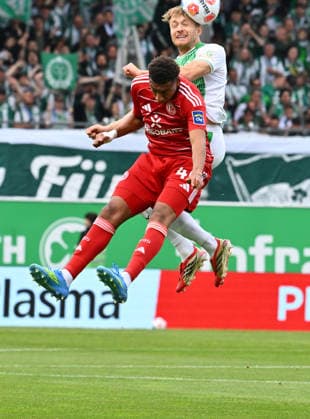 17.05.2026 - Fussball - Saison 2025 2026 - 2. Fussball - Bundesliga - 34. Spieltag: SpVgg Greuther Fürth ( Kleeblatt ) - Fortuna Düsseldorf - Sportfoto Zink - xwoxzix - DFL regulations prohibit any use of photographs as image sequences and or quasi-video - only for editorial use - Klaus Sima Suso (46, Fortuna Düsseldorf F95 ) Jannik Dehm ( 23, SpVgg Greuther Fürth )