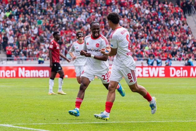 Hannover, Deutschland 17. Mai 2026: 2. BL - 2025 2026 - Sp. 34 - Hannover 96 gegen 1. FC Nürnberg Im Bild: Mohamed Ali Zoma (FCN) jubelt nach seinem Tor zum 0:1 mit Henri Koudossou (FCN) DFL DFB regulations prohibit any use of photographs as image sequences and or quasi-video Heinz von Heiden Arena Niedersachsen
