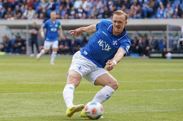 Deutschland: Fußball 2. Liga 2025 2026, 34. Spieltag - SV Darmstadt 98 vs SC Paderborn 07 Merck-Stadion am Böllenfalltor (Darmstadt): Isac Lidberg (SVD, 7) am schießen