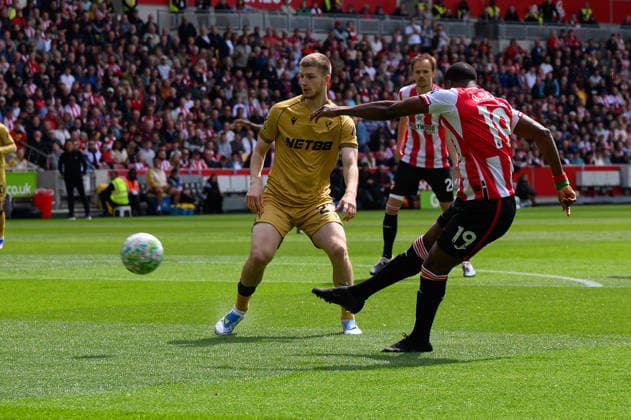 Brentford v Crystal Palace Premier League Dango Ouattara of Brentford shoots at goal during the Premier League match at the Gtech Community Stadium, Brentford 17 05 2026 UK Newspapers OUT Copyright: xGraemexWilcocksonx FIL-23446-0044