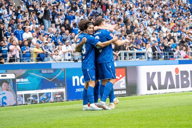 17.05.2026, xdaymx, Fussball 2.Bundesliga, Karlsruher SC - VfL Bochum, Torjubel von Shio Fukuda (Karlsruher SC) zum 1:1 mit der Mannschaft (DFL DFB REGULATIONS PROHIBIT ANY USE OF PHOTOGRAPHS as IMAGE SEQUENCES and or QUASI-VIDEO) Karlsruhe