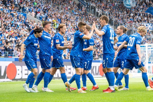 17.05.2026, xdaymx, Fussball 2.Bundesliga, Karlsruher SC - VfL Bochum, Torjubel von Shio Fukuda (Karlsruher SC) zum 1:1 mit der Mannschaft (DFL DFB REGULATIONS PROHIBIT ANY USE OF PHOTOGRAPHS as IMAGE SEQUENCES and or QUASI-VIDEO) Karlsruhe