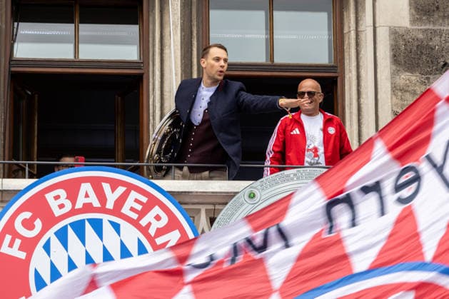 Munich, Bavaria, Germany May 17, 2026: Soccer: FC Bayern Munich™s championship celebration on the City Hall balcony and at Marienplatz in Munich after winning the 2025 2026 Bundesliga season. MANUEL NEUER celebrates on the City Hall balcony with the championship trophy