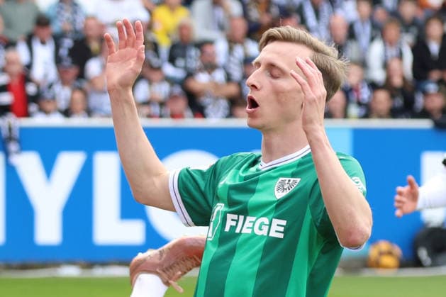 17.05.2026, xrekx, Fussball 2.Bundesliga, SV Elversberg - Preußen Münster v.l. Joshua Mees (Preussen Muenster) enttaeuscht, enttäuscht, schaut enttaeuscht, niedergeschlagen, disappointed (DFL DFB REGULATIONS PROHIBIT ANY USE OF PHOTOGRAPHS as IMAGE SEQUENCES and or QUASI-VIDEO) Elversberg